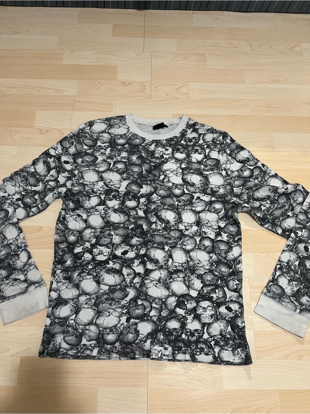 Vintage Y2K Vans "All-Over Print" Ghost Skulls Thermal Long Sleeve Tee